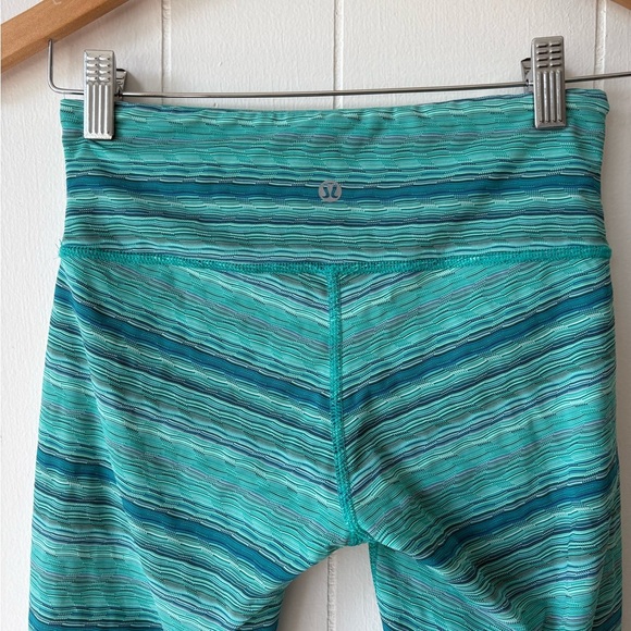 Lululemon Wunder Under Crop Luxtreme | Size 4 - Picture 4 of 6